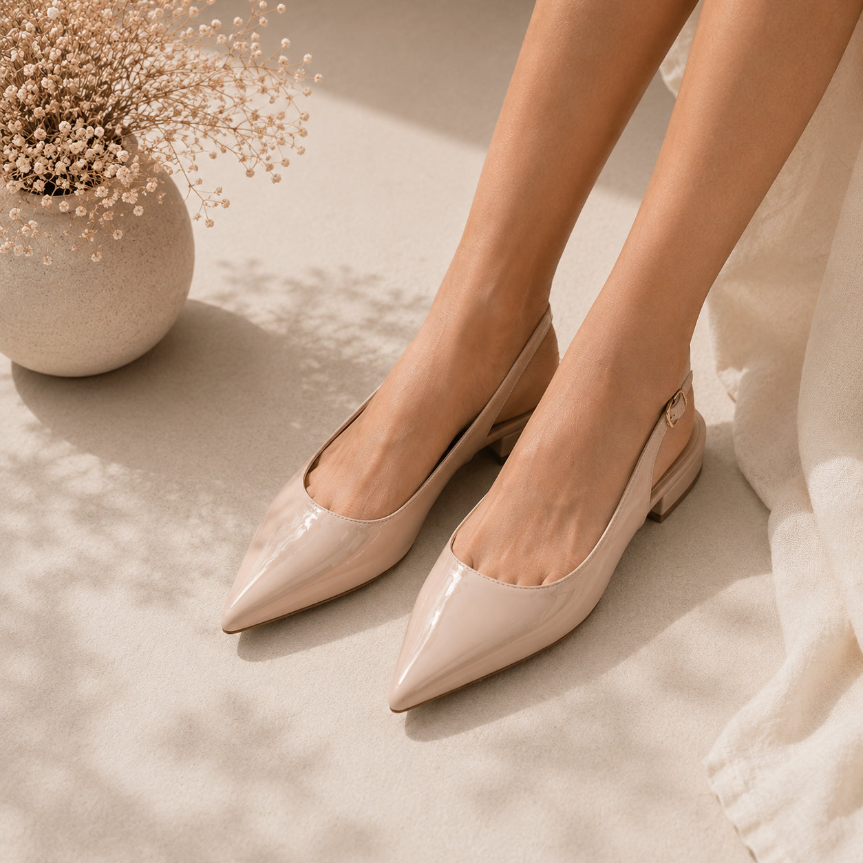 Scarpa Donna Elegante a Punta con Tallone Aperto – Nera e Beige