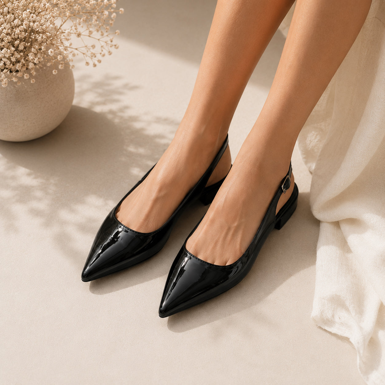 Scarpa Donna Elegante a Punta con Tallone Aperto – Nera e Beige