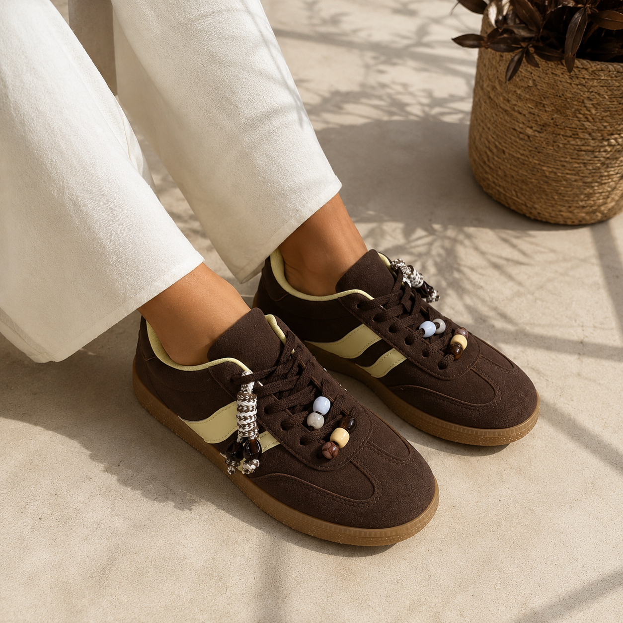 Sneakers Retro Suede con Perline Decorative