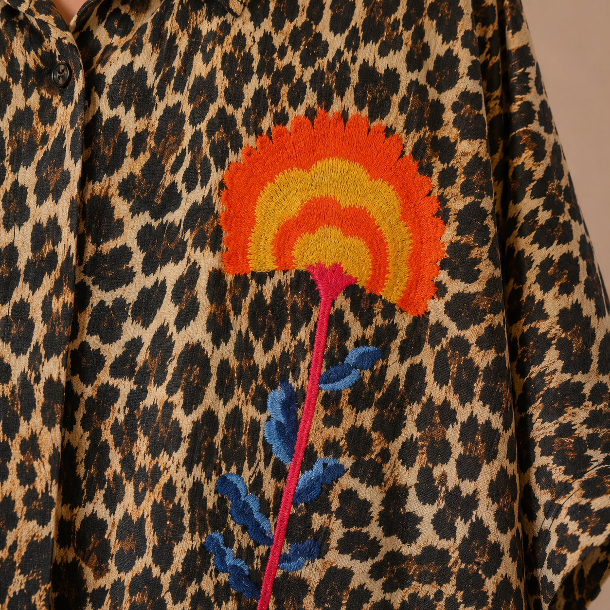 Camicione Lungo Leopardato con Ricamo Floreale