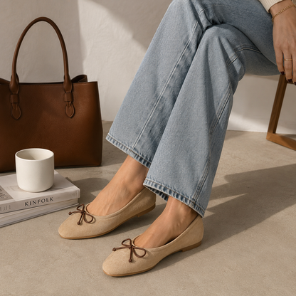 Ballerine in effetto suede con fiocchetto