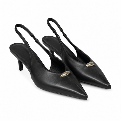 Slingback a punta con tacco e dettaglio metallico
