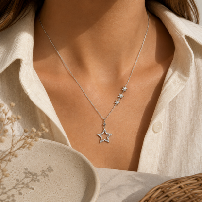 Collana Stella con Zirconi e Dettagli Stelline