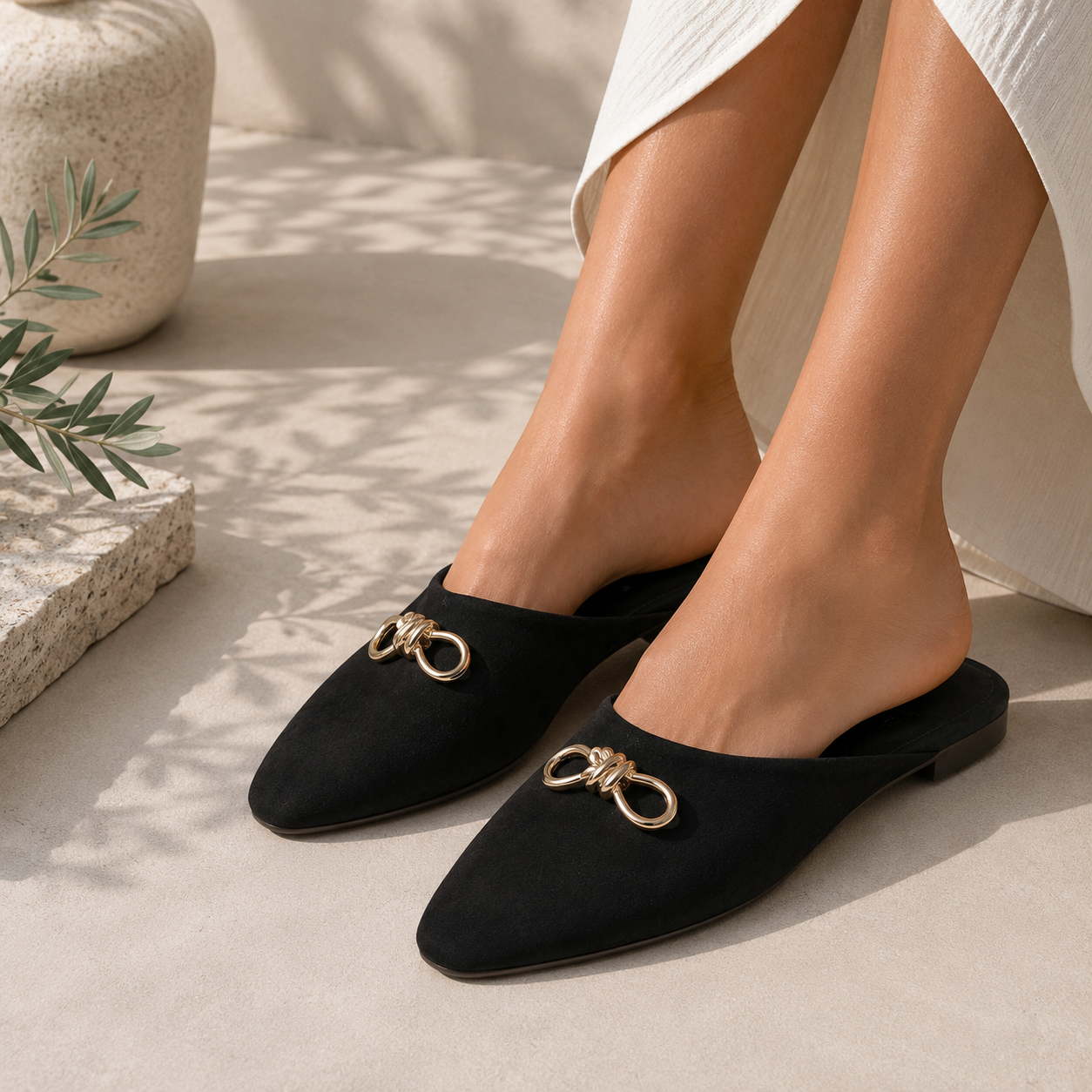 Sabot in Camoscio con Accessorio Gold