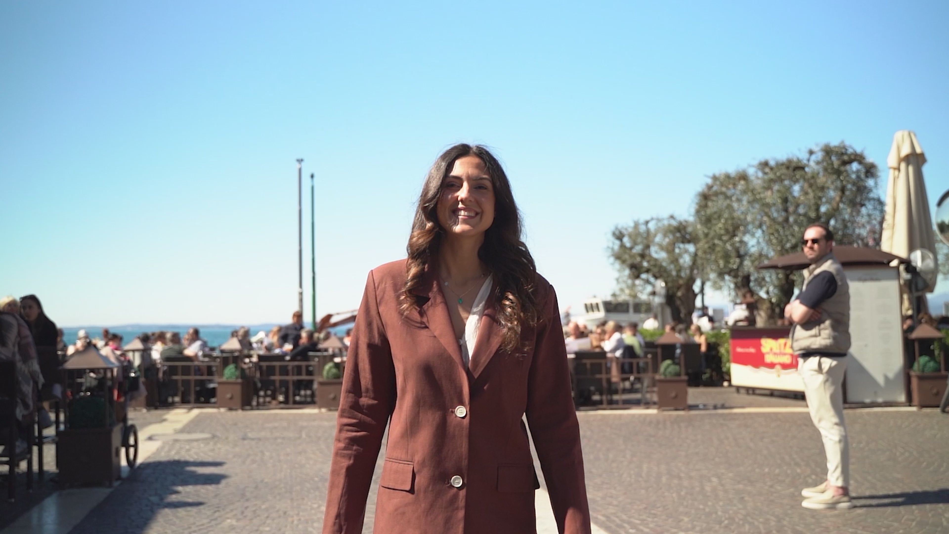 Carica il video: 